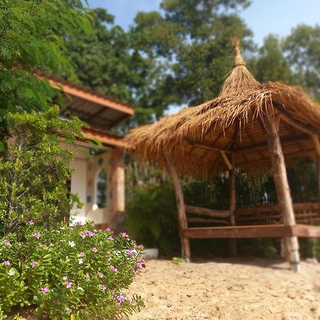 Sabai Sabai Beach Bungalows Koh Phayam Chambre photo